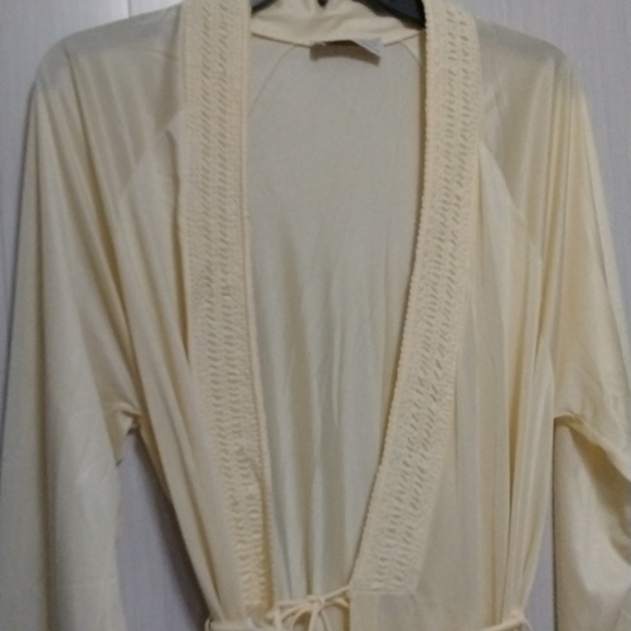 Vassarette lingerie sz M color yellow for tall in good condition - Picture 4 of 5